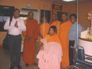 visisng nayaka thero at the hospital.jpg